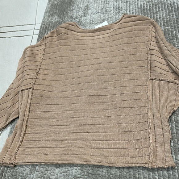 Boutique raw edge Wide ribbed sweater- L - Picture 5 of 7